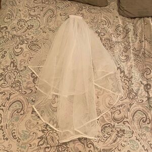 Elegant White Satin Edge Veil
